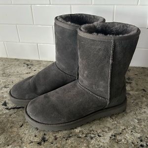 LIKE NEW UGGS | SIZE 9